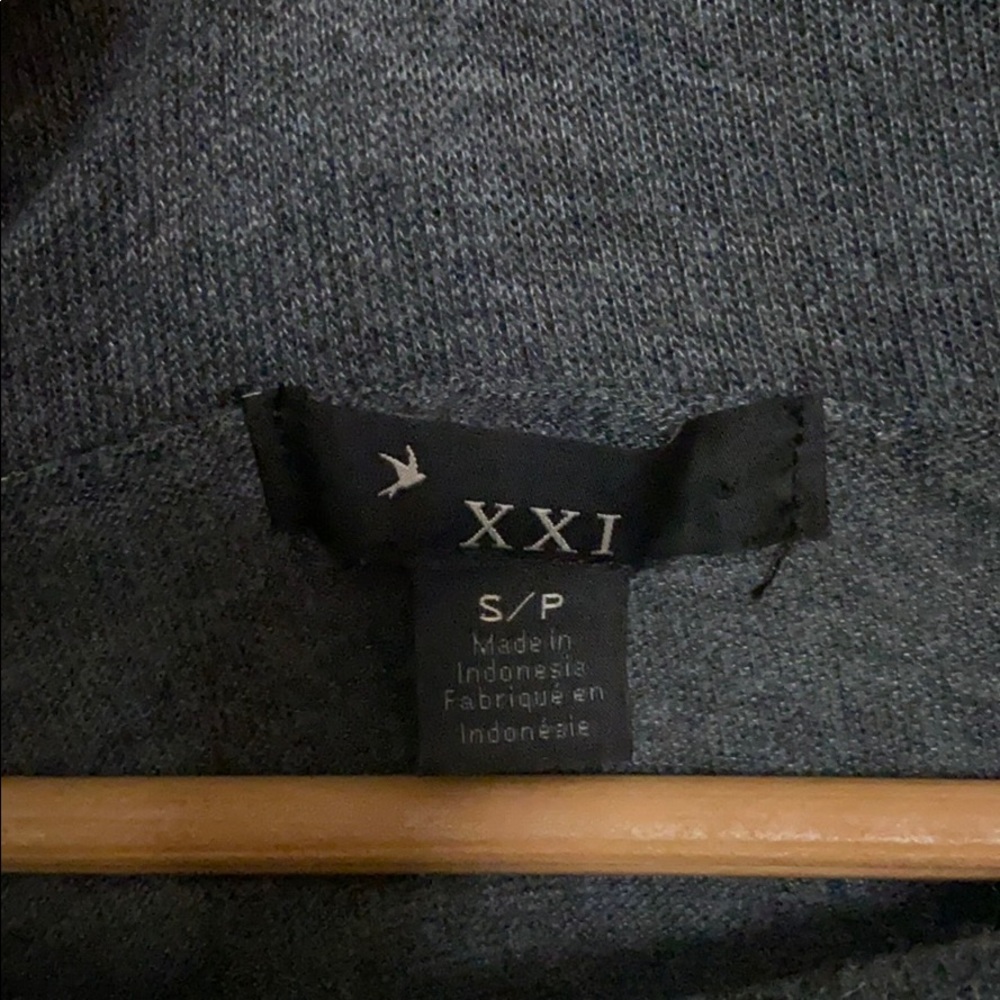 Gray sweater - Picture 2 of 3